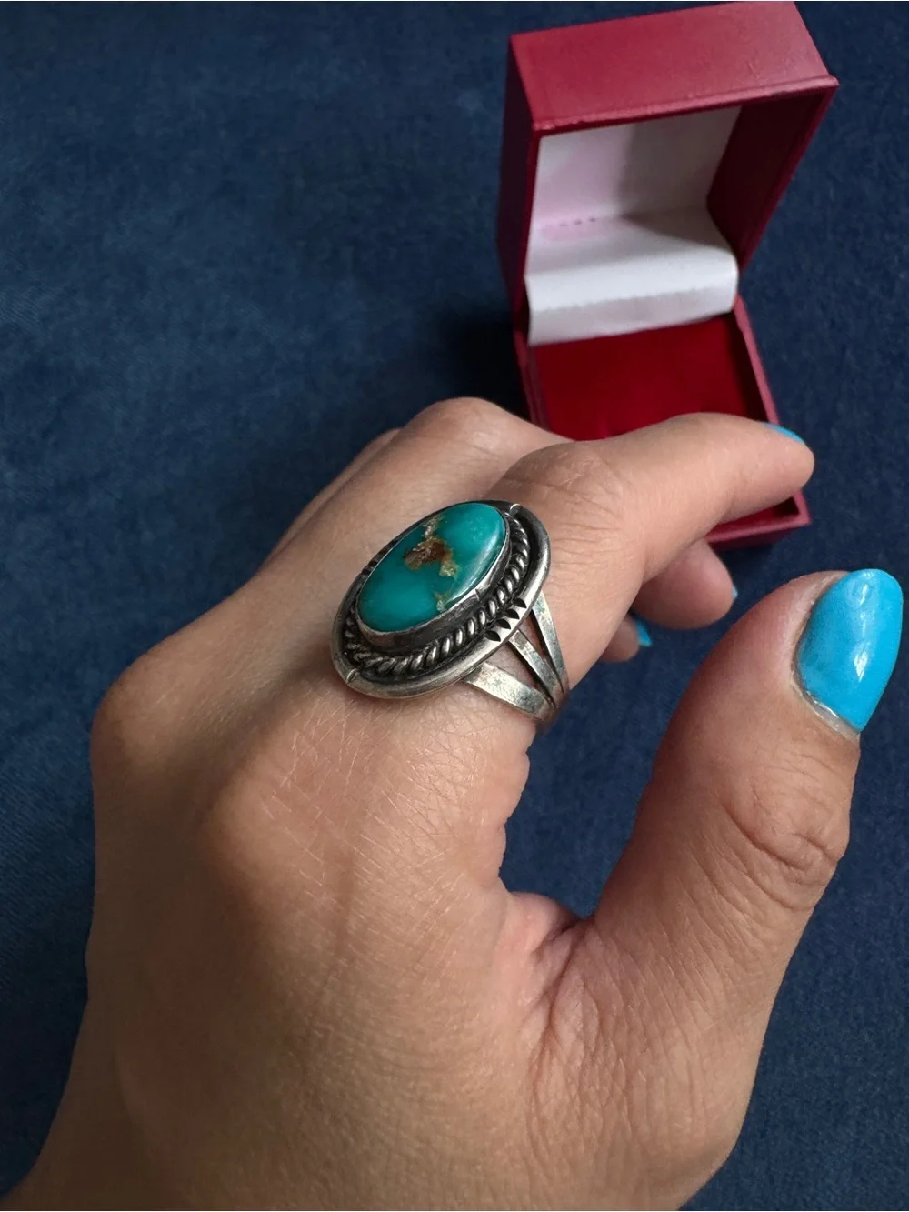 Vintage  Sterling Silver Native American Turquoise Ring Size 7